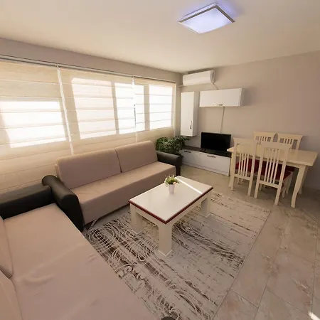 Qerret Apartment Golem (Tirana)
