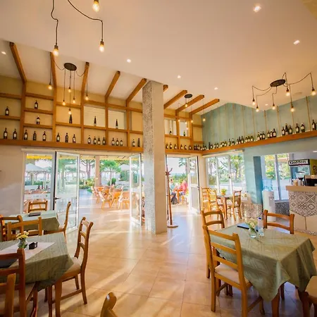 Qerret * Golem (Tirana)