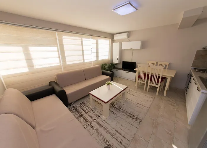 Qerret Apartment Golem (Tirana)